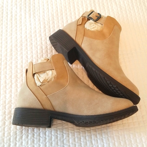 NWT LUK-EES by MUK LUKS boots, color - stone, Womens size US 8, Water resistant - Picture 4 of 4